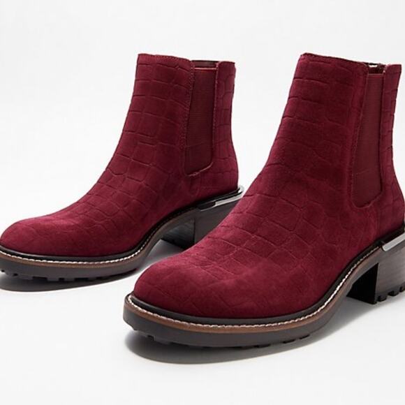 Vince Camuto Shoes - Vince Camuto Kelivena Suede Chelsea Boots Size 9